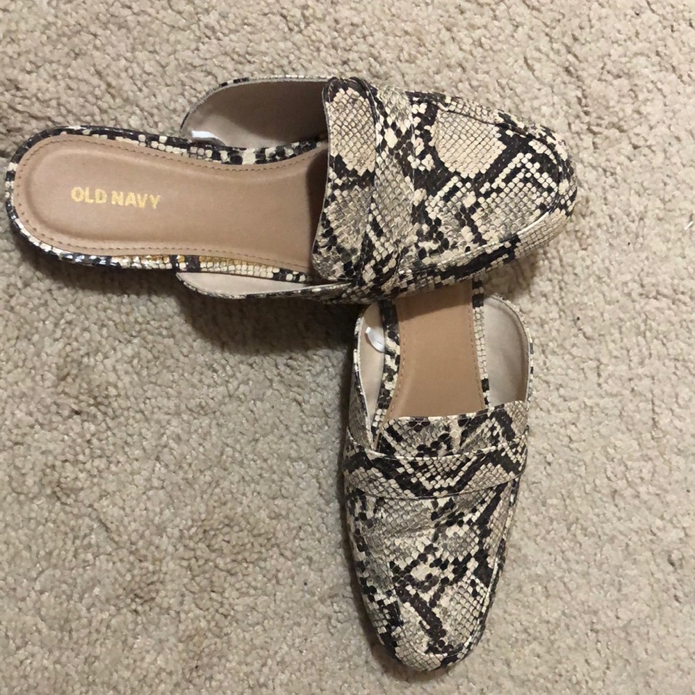 Old navy flats